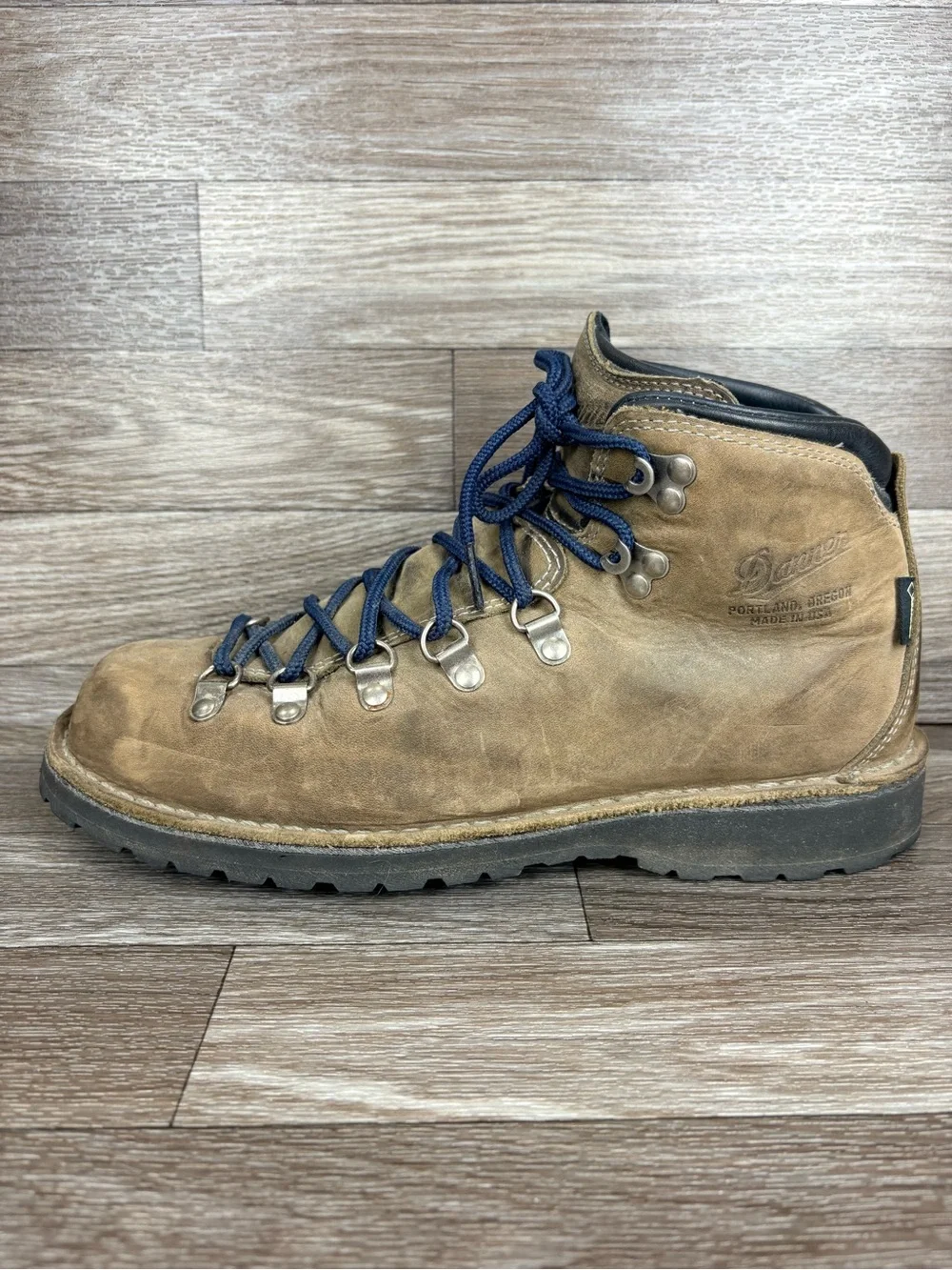 Danner Mountain Pass Gunmetal Boots Nubuck Leather Vibram Gore-Tex Men’s Sz 9EE